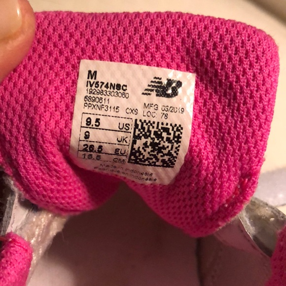 Pair of loved toddler sneakers: NB and SR - Picture 10 of 11